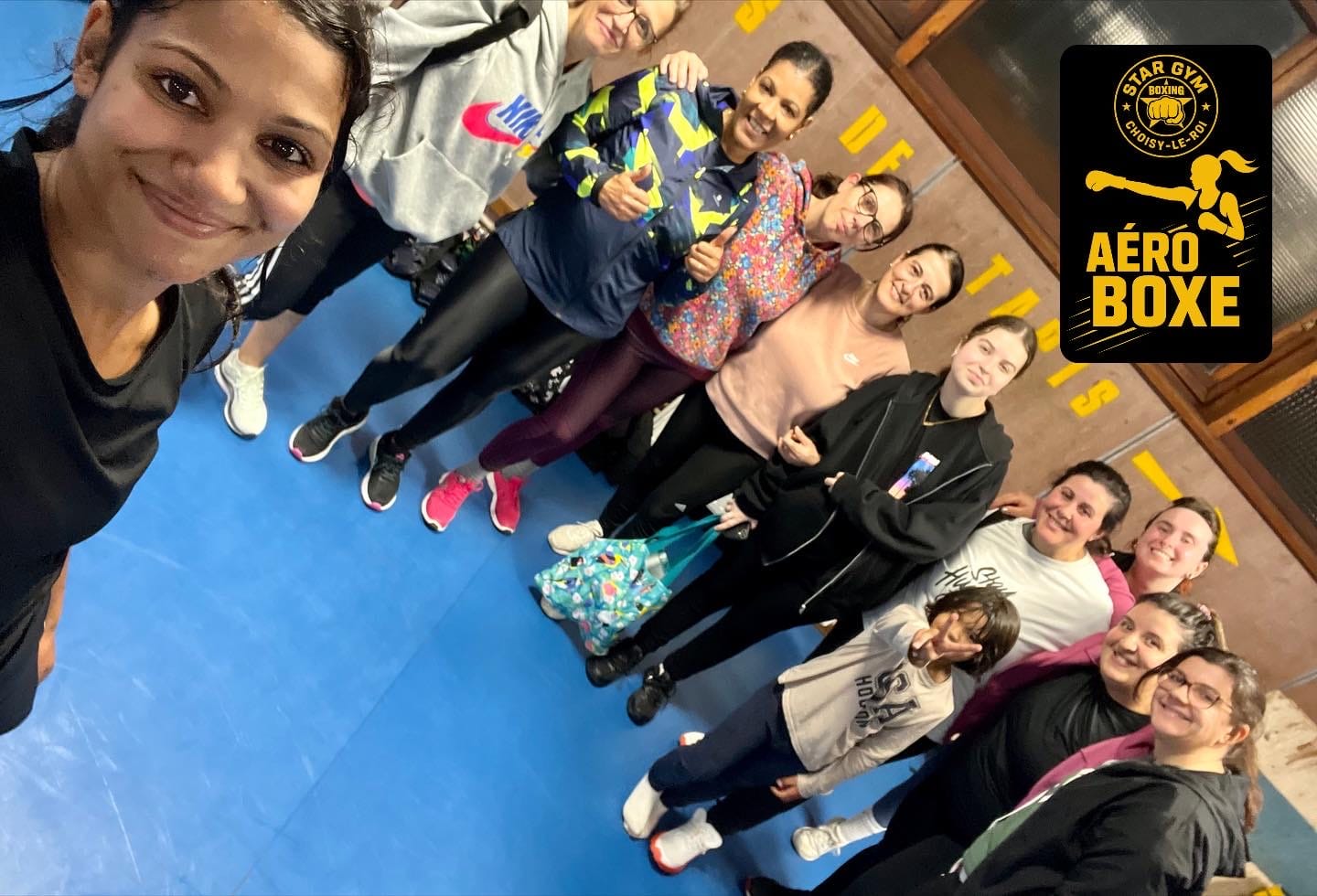 Séance d'aéroboxe féminin au club